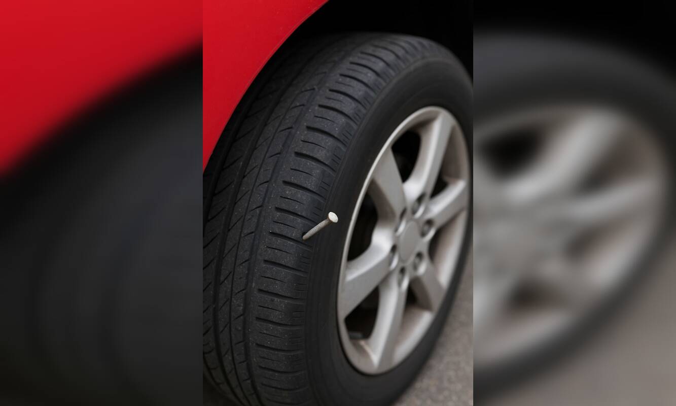 Svarstymai: kas kenkia Žvejybos uosto rajone gyvenančių klaipėdiečių automobiliams, nežinia, bet manoma, kad tai – piktų kaimynų darbas.