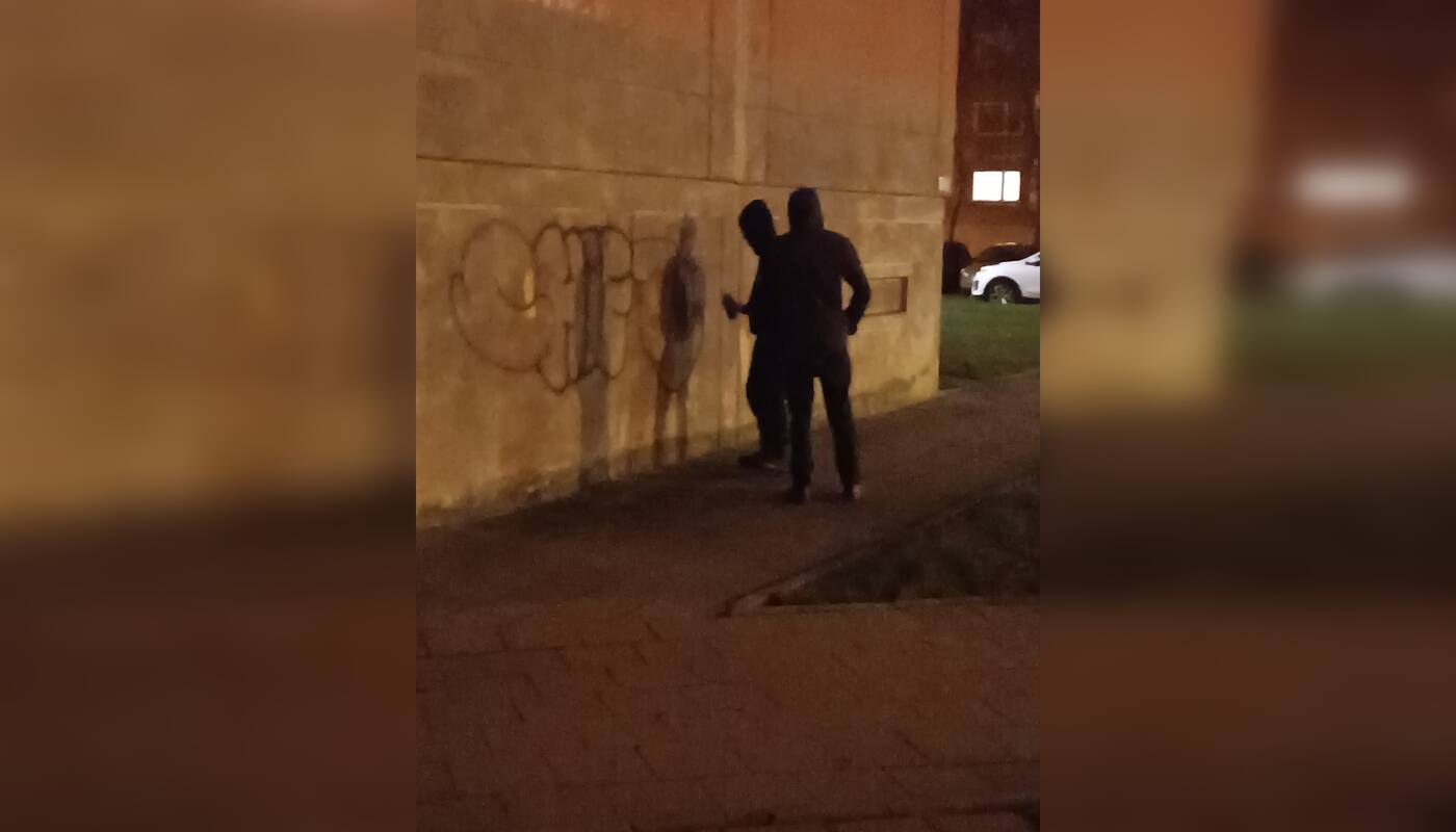 Uostamiestyje purškiamais dažais apgadinta namo siena