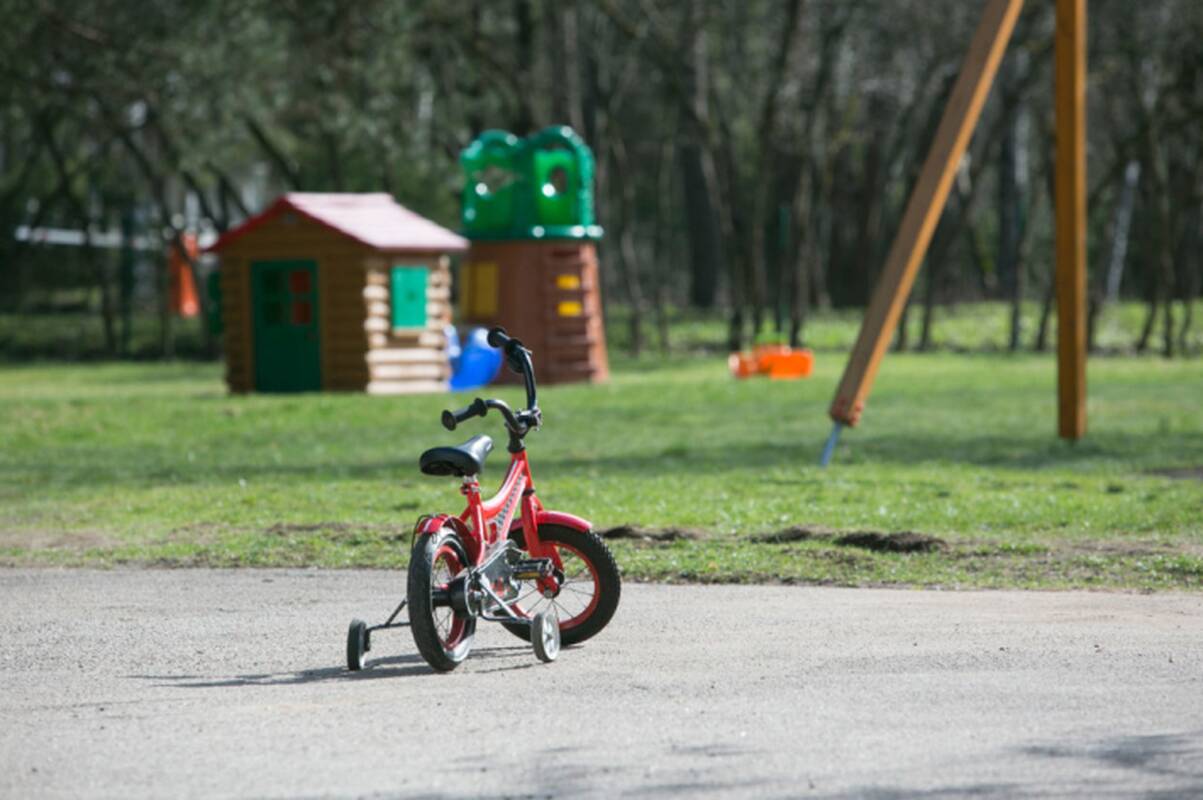 Klaipėdoje policininkė automobiliu kliudė kieme ėjusią mergaitę