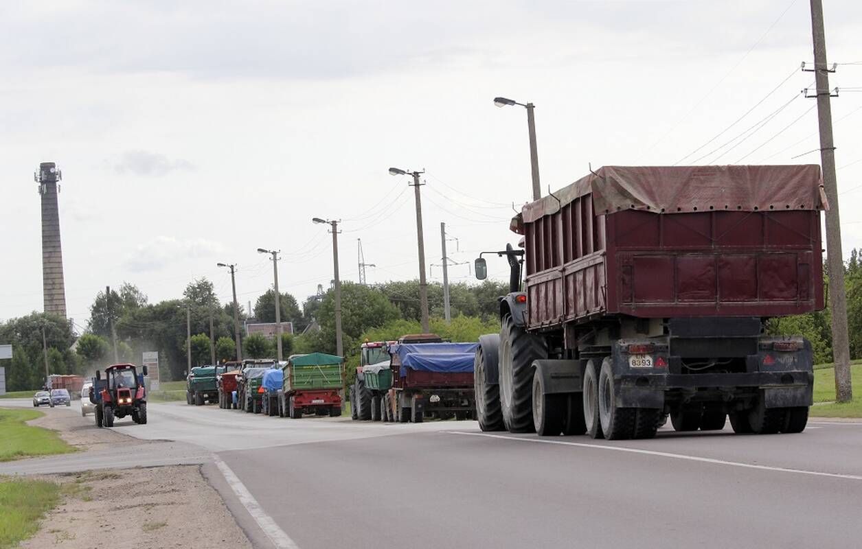 Seimo komitetas siūlo numatyti kelių mokesčio lengvatą žemdirbiams