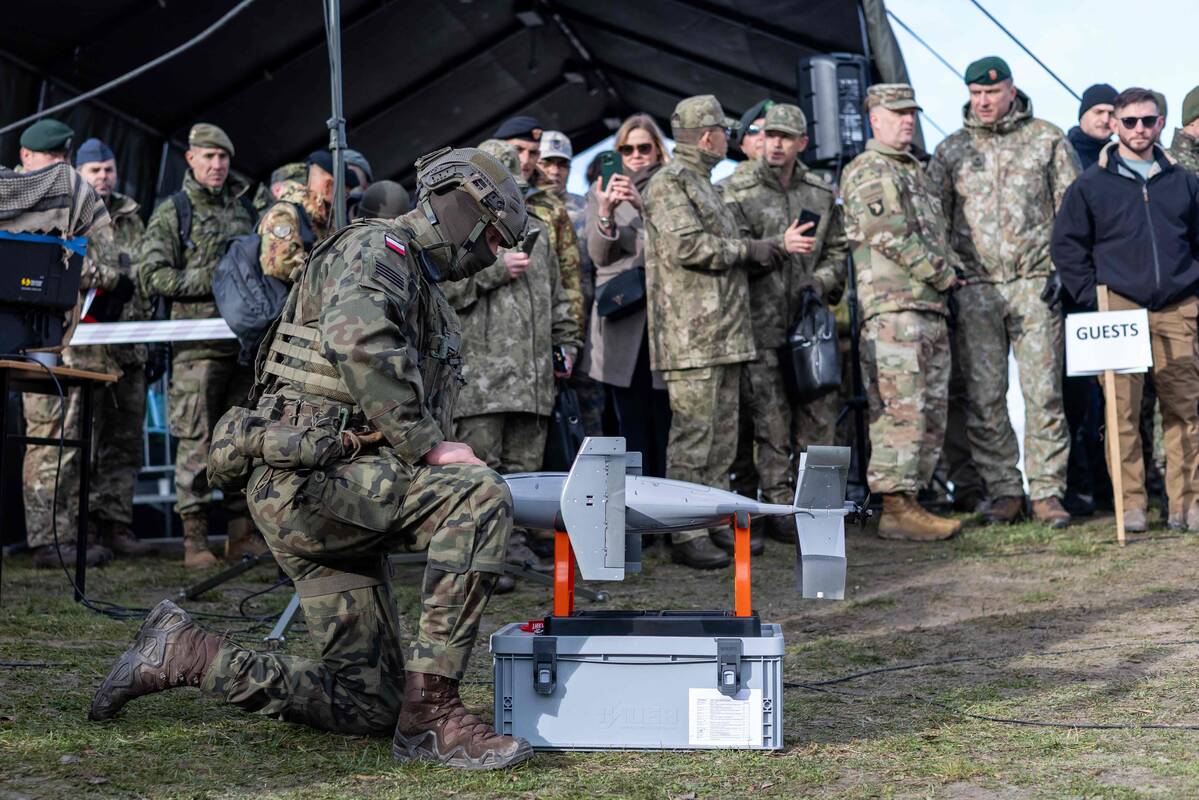 Po diversijų geležinkelyje Lenkija svarsto saugoti kritinę infrastruktūrą dronais