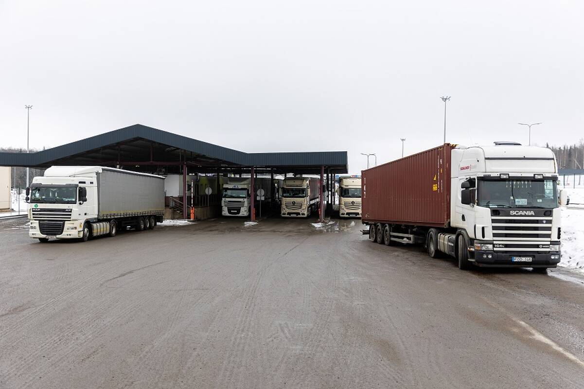 „Linavos“ vadovas: Minskas painiojasi – iš stovėjimo aikštelės nė vienas vilkikas neišvažiavo