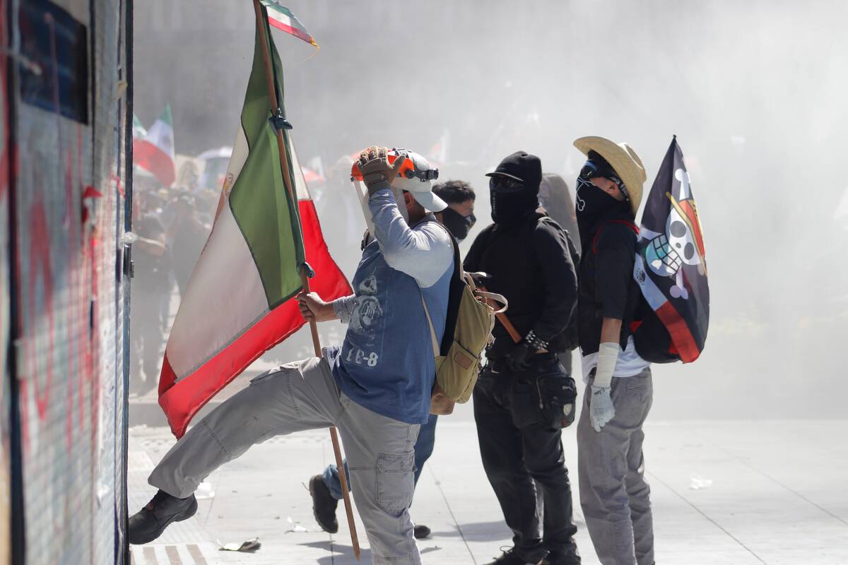 Per protestus Meksike sužeisti dešimtys žmonių