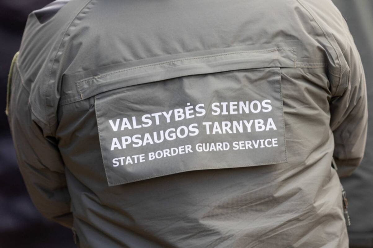 Teismas pratęsė suėmimą dviem afganistaniečius per Lietuvą vežusioms estėms