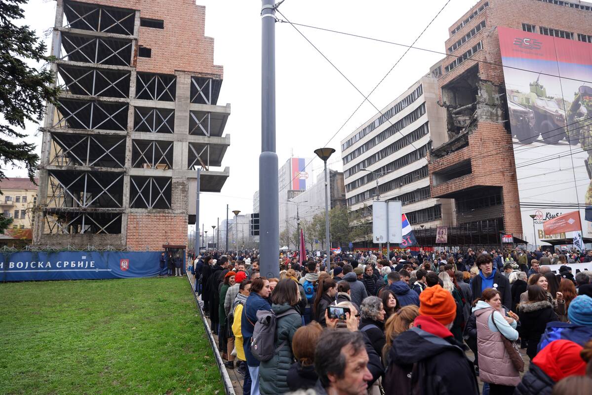 Šimtai žmonių Belgrade protestavo prieš Trumpo žento viešbučio statybos projektą