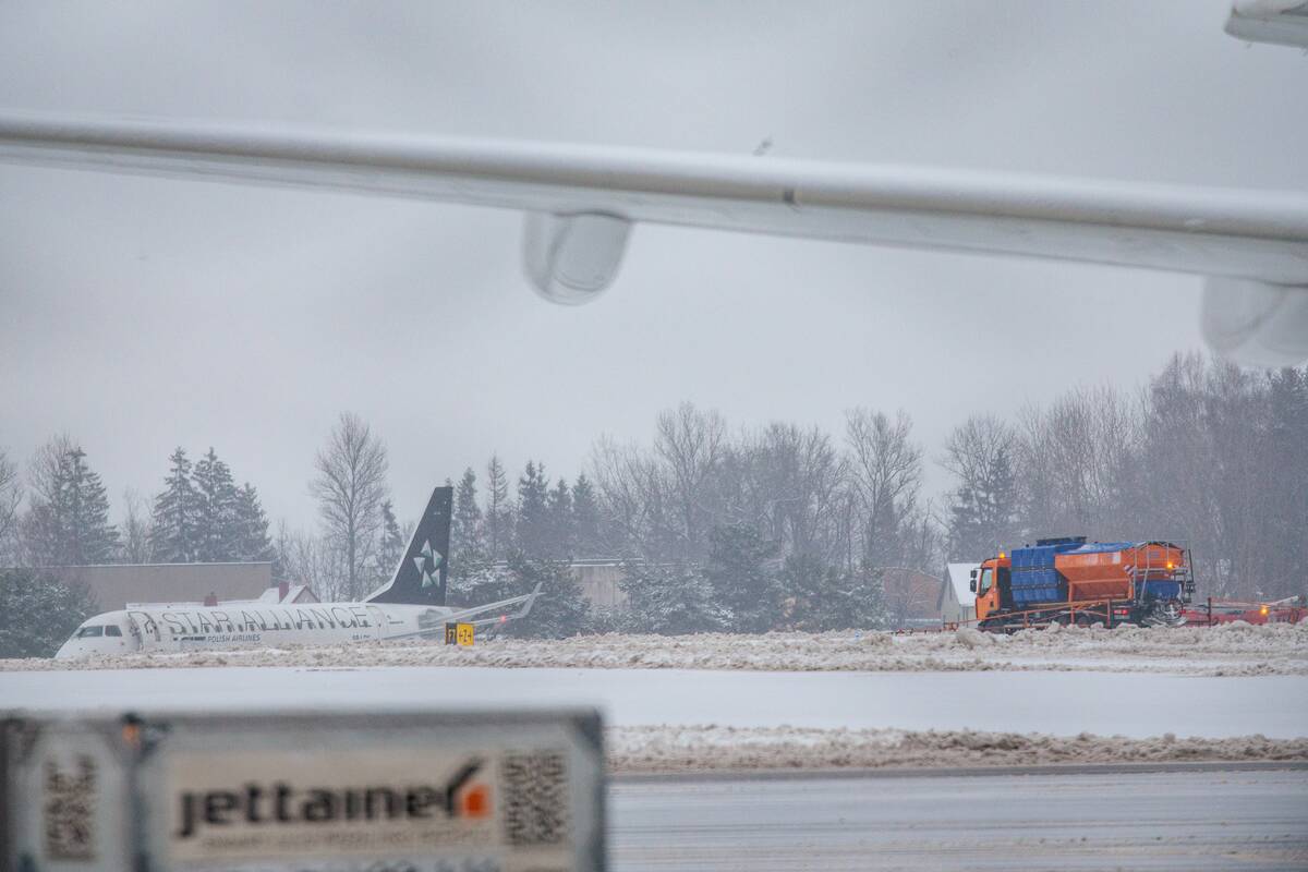 Lėktuvas nuslydo nuo pakilimo tako Vilniaus oro uoste