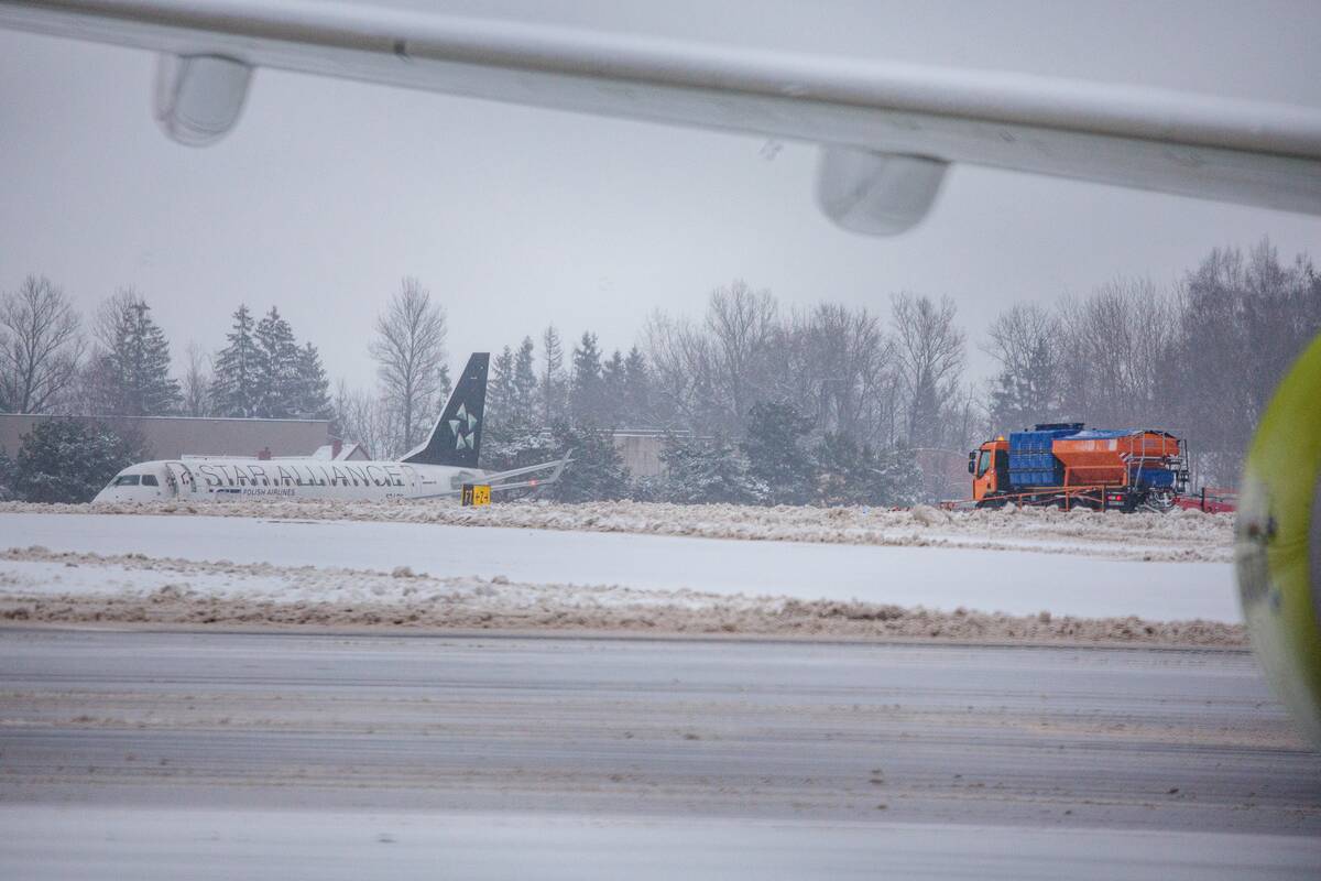 Lėktuvas nuslydo nuo pakilimo tako Vilniaus oro uoste