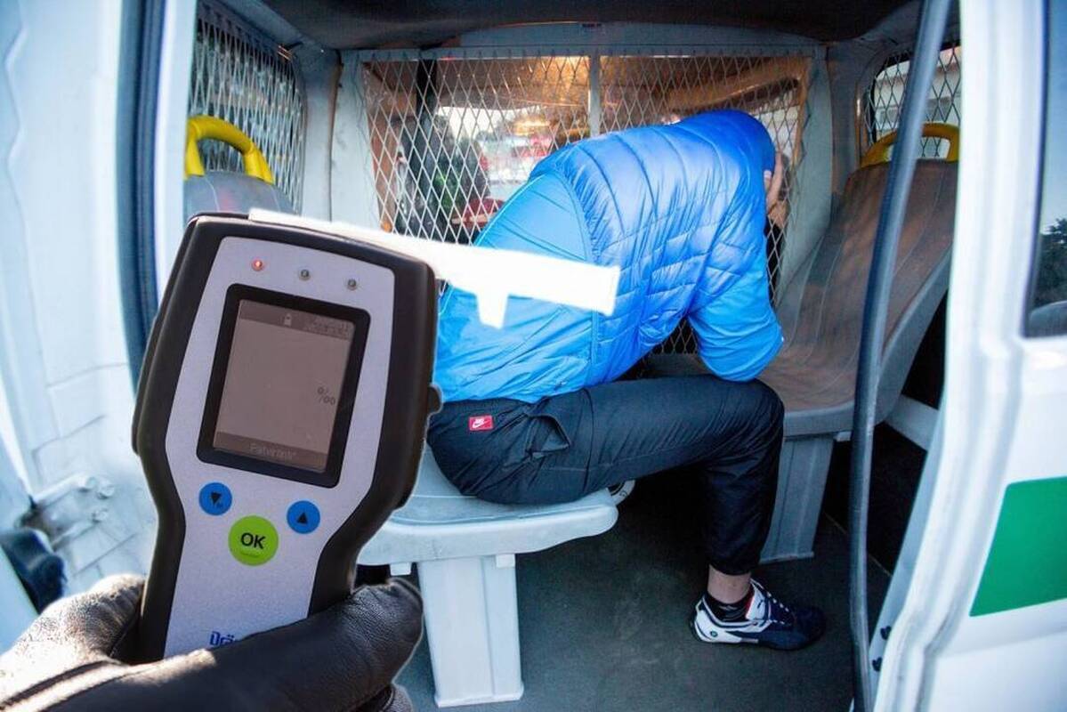 Girti vyrai atsidūrė policijos komisariate