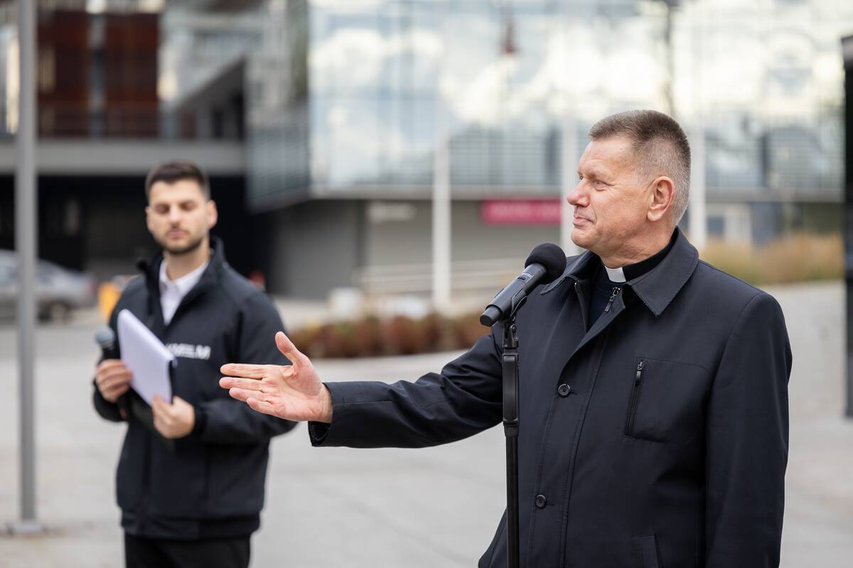 Vienybės aikštėje atidengti  bronziniai bareljefai „Kauno istorija“