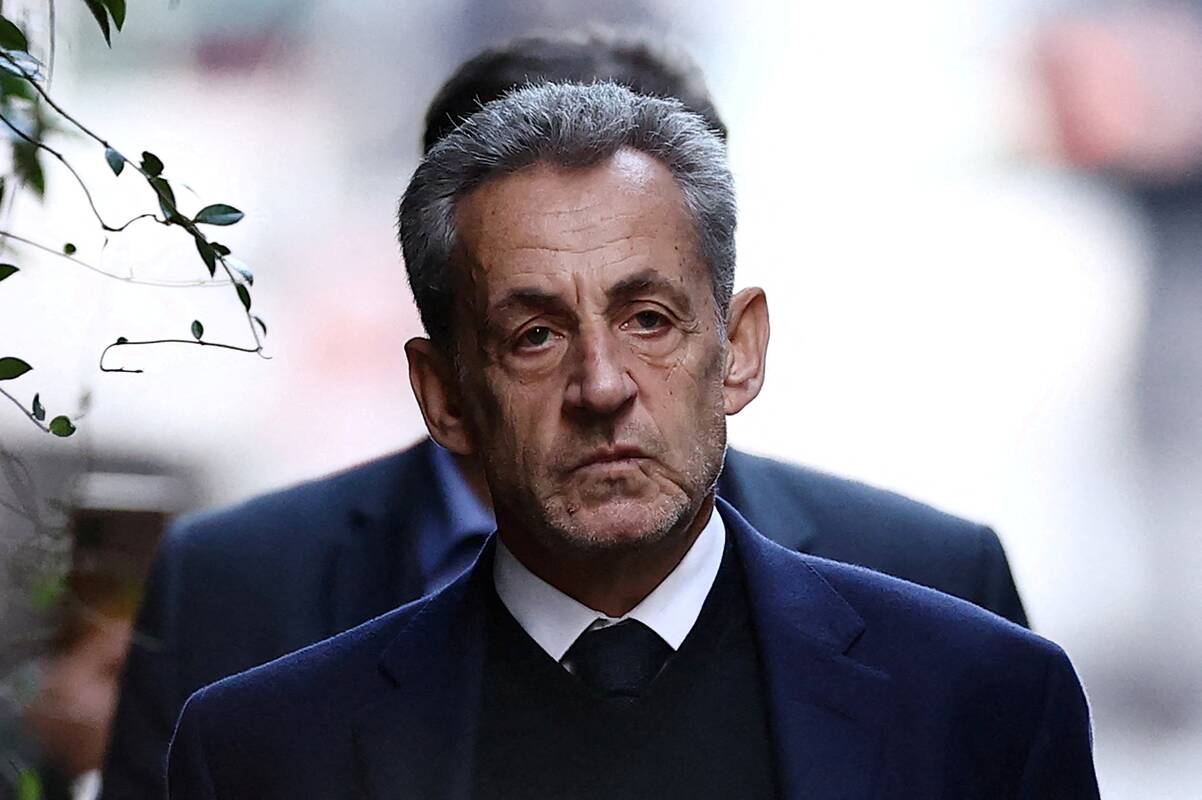 Sarkozy išvyko iš kalėjimo