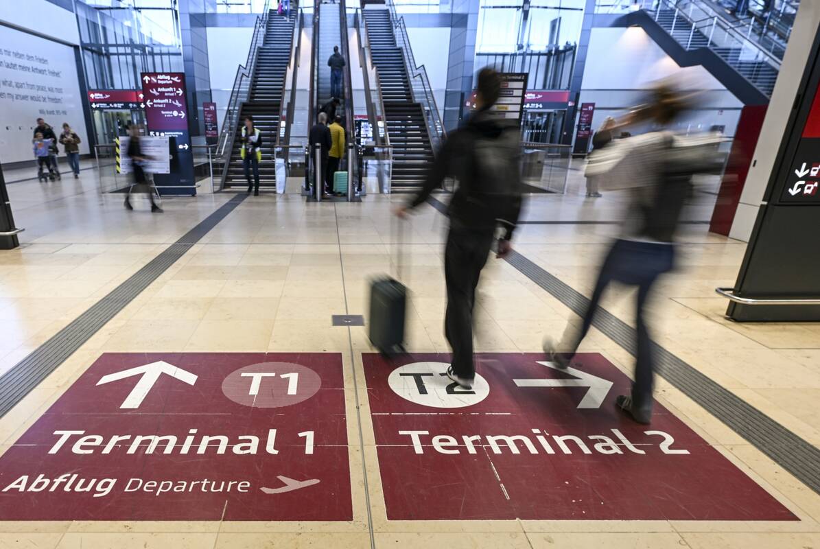 Dėl pastebėtų dronų beveik dviem valandoms buvo sustabdyti skrydžiai Berlyno oro uoste