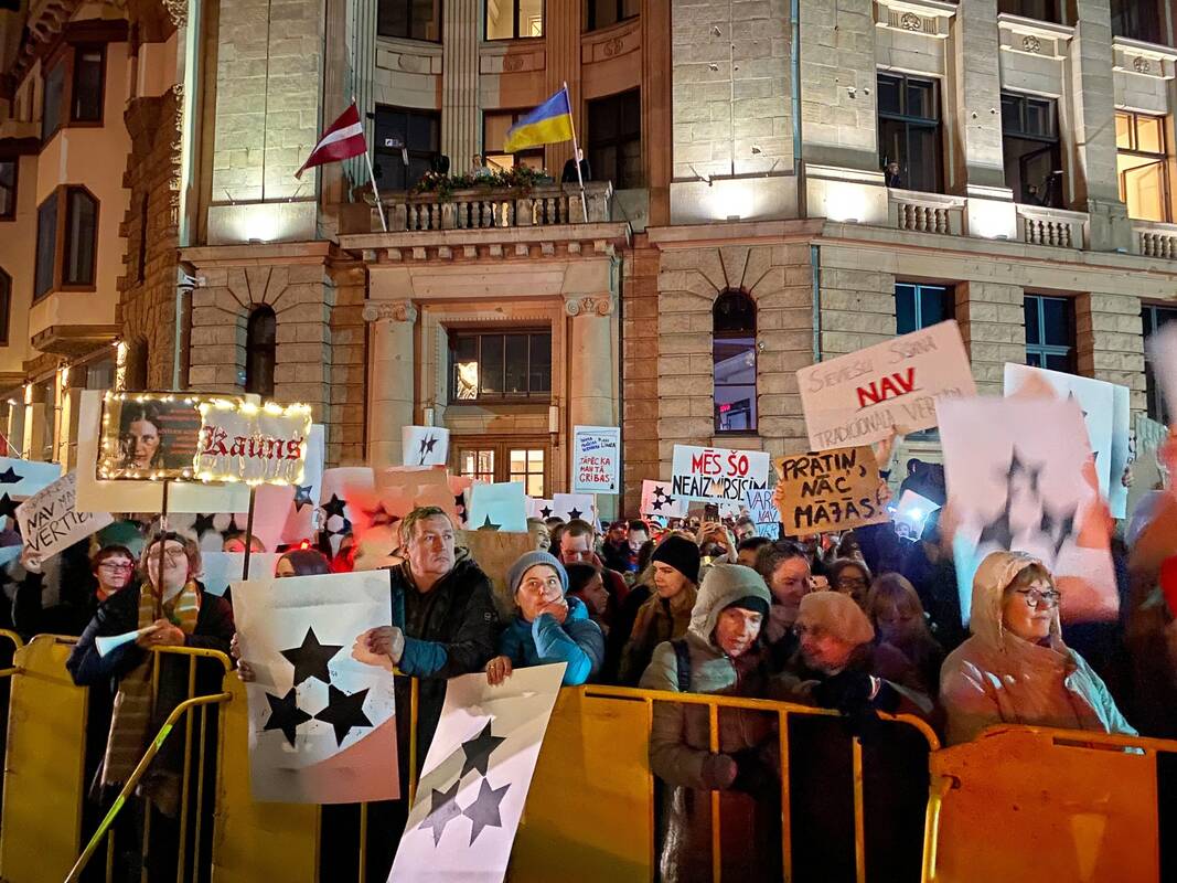 Rygos senamiestyje per protestą prieš Latvijos pasitraukimą iš Stambulo konvencijos sulaikytas vyras