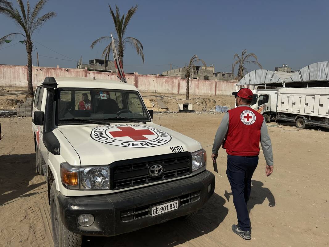 Izraelis: penktadienį perduoti trys kūnai nėra islamistų laikytų įkaitų palaikai