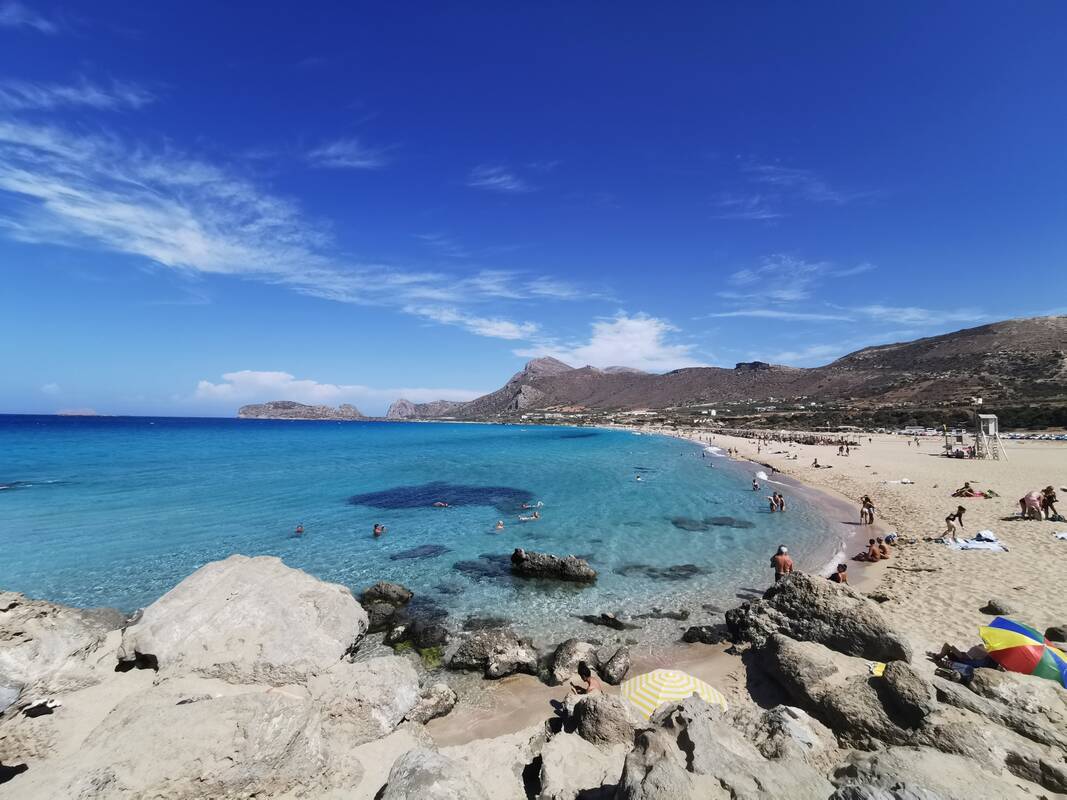 Kretos saloje per šaudymo incidentą žuvo mažiausiai du žmonės