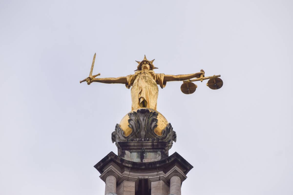 JK teismas britą nuteisė kalėti 7 metus už bandymus šnipinėti Rusijai