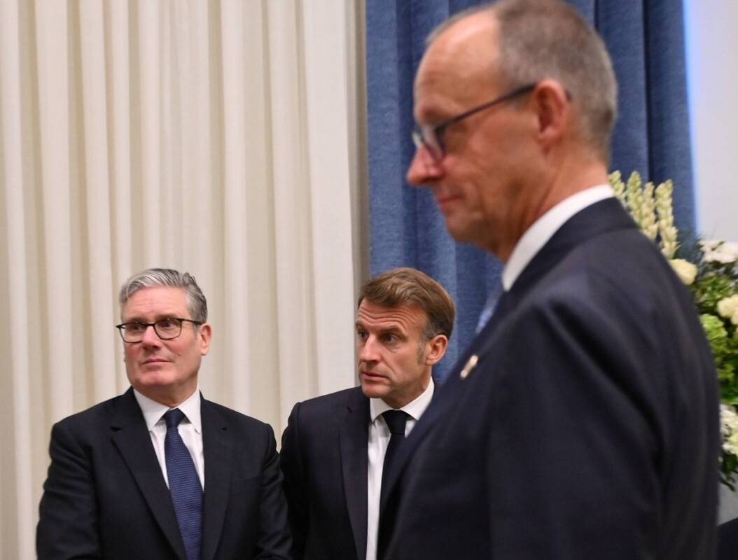 Keiras Starmeris, Emmanuelis Macronas ir Friedrichas Merzas