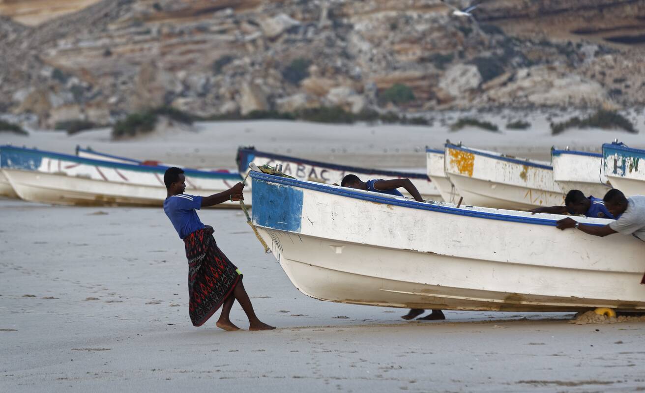 Somalio pakrantėje perimtas piratų laivas