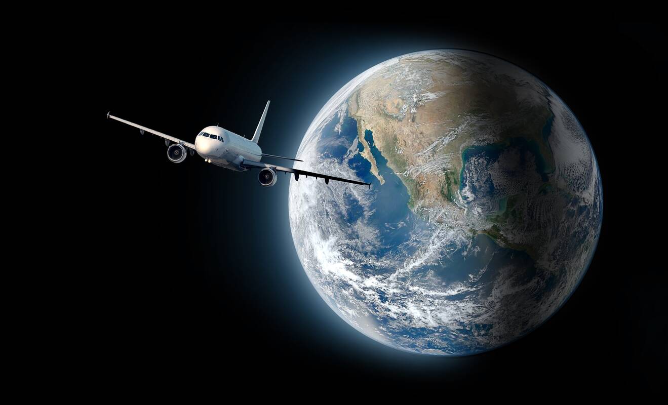 Ar lėktuvas gali aplenkti Žemę ir „užšaldyti“ laiką: stulbinantis paaiškinimas