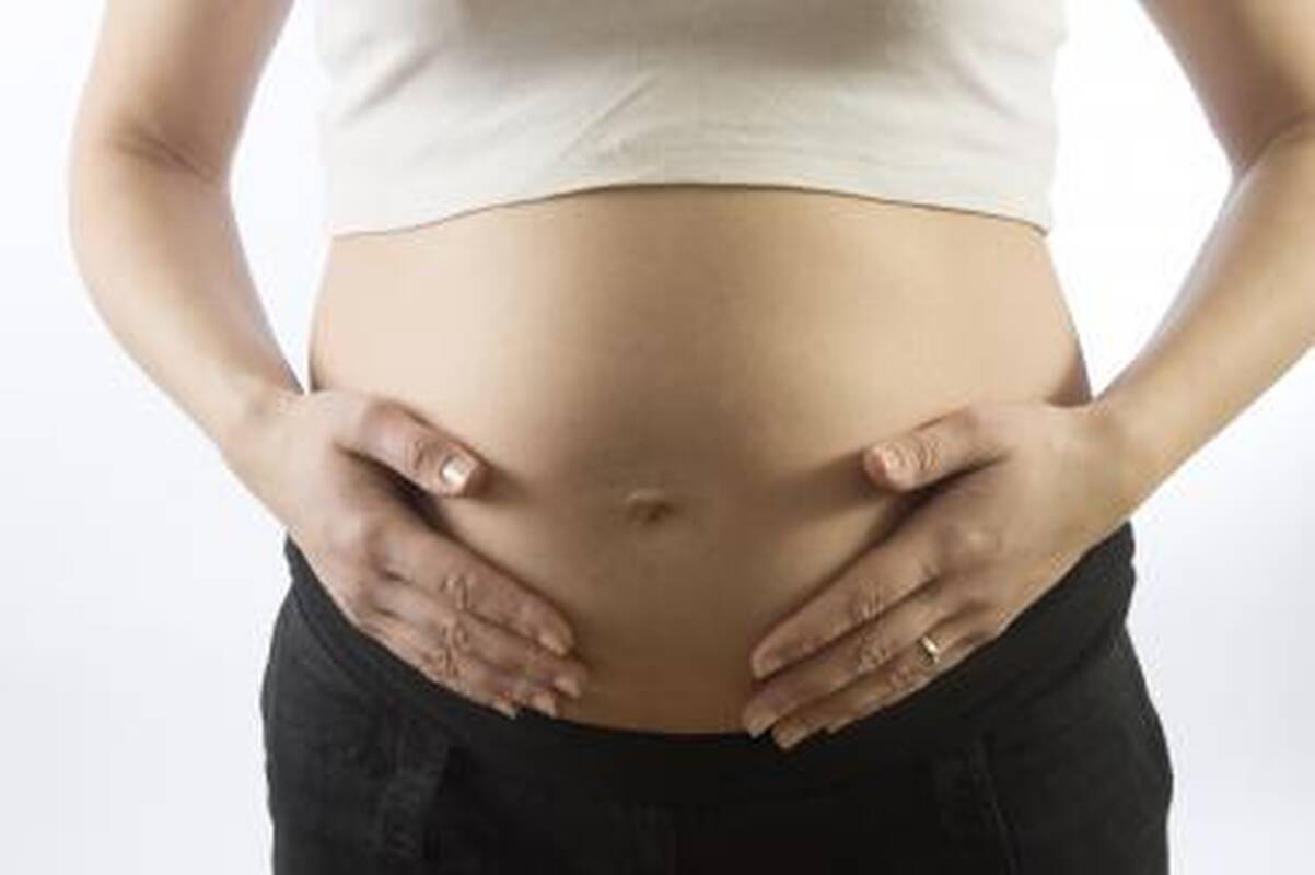 Iš ligoninės išvyta moteris po aštuonių minučių pagimdė kelkraštyje