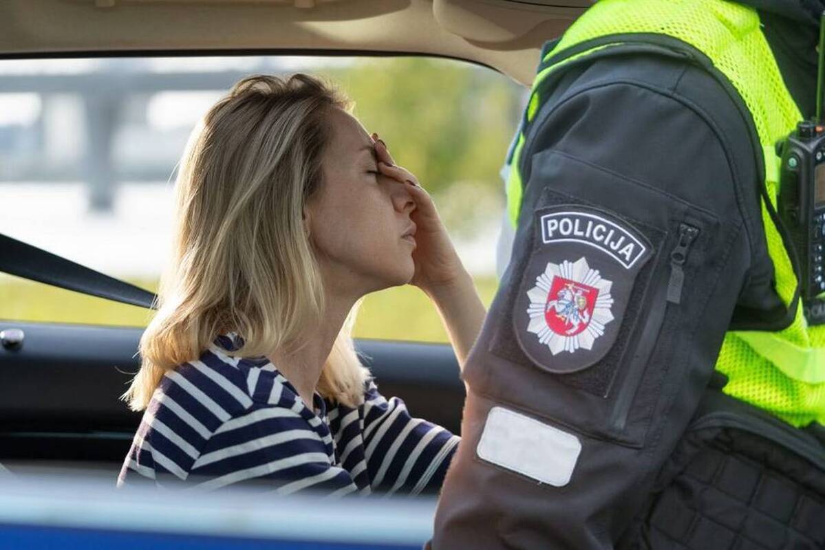 Mirtinai girtos moters pasivažinėjimas Kaune baigėsi smūgiu į „Ford“