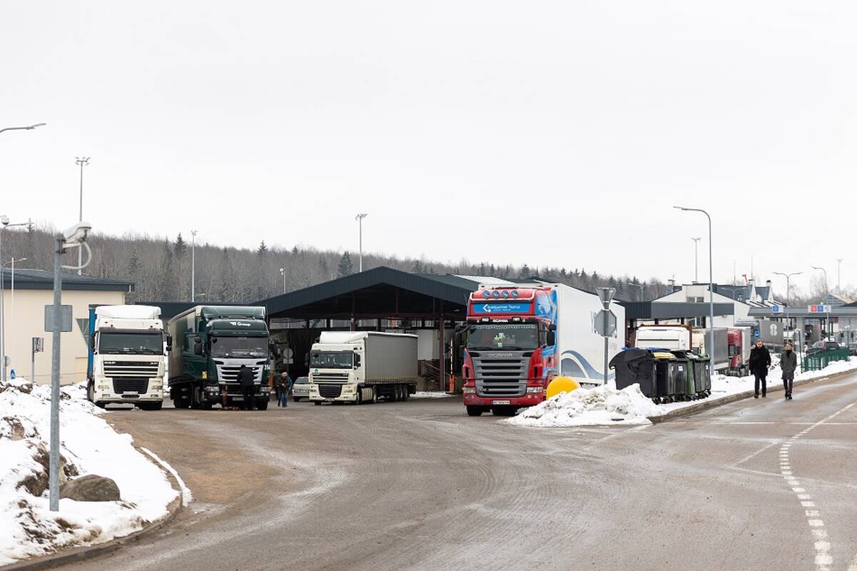 Vežėjai neviltyje: po keturių mėnesių stovėjimo aikštelėse – Minsko grasinimai 