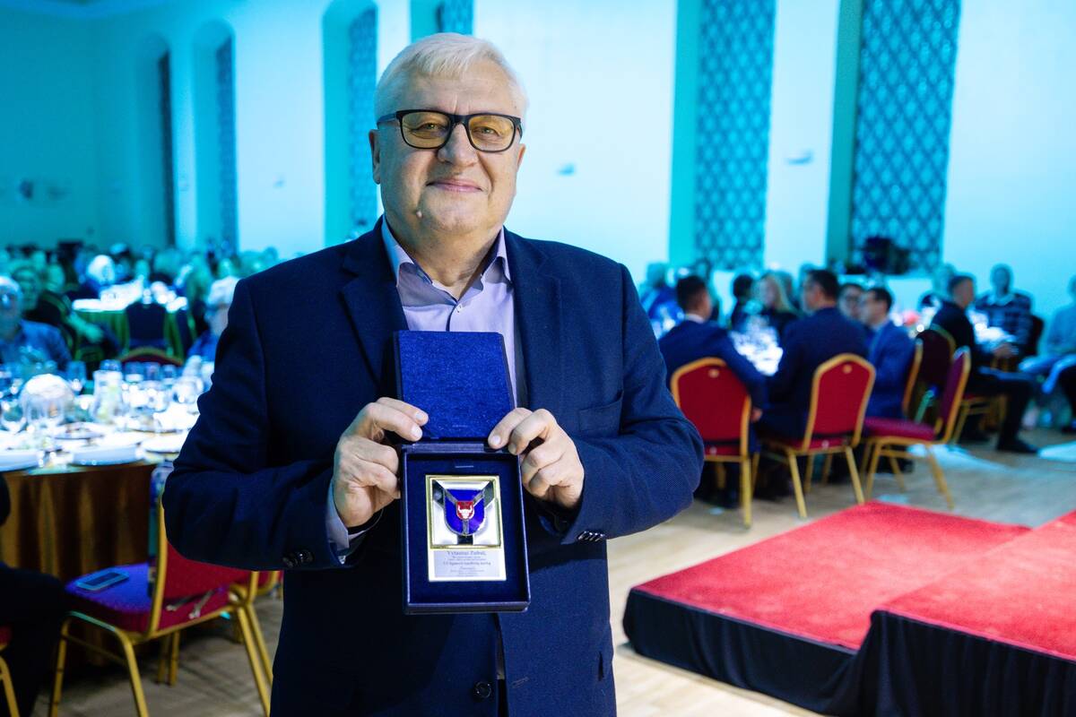 Įvertinimas: specialus apdovanojimas už ilgametį, nuoširdų ir atsakingą darbą Kauno rajono vietos veiklos grupėje, įteiktas Vytautui Zubui.