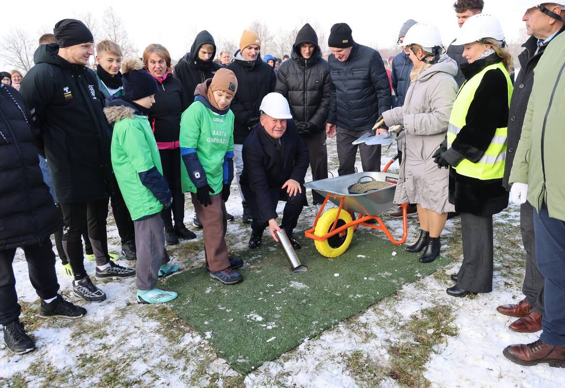 Ženklas: kapsulė simbolizuoja darbų pradžią.