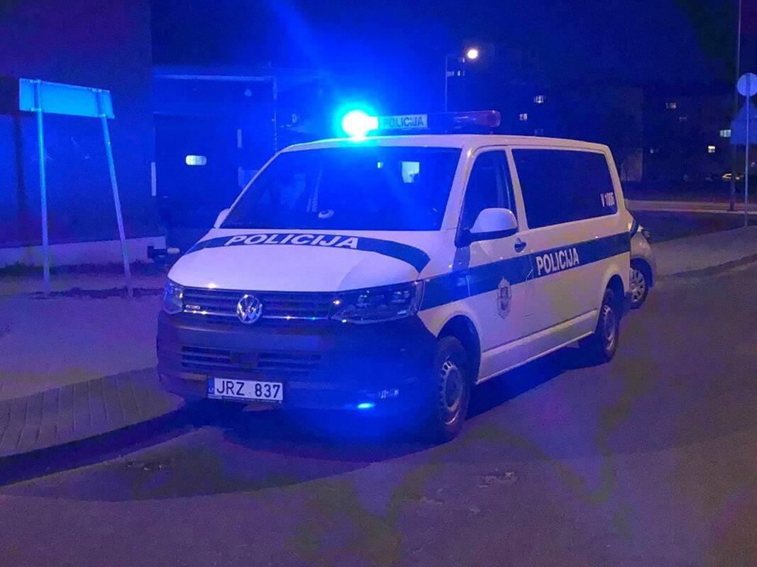 Iš spintelės radinį išėmęs vyras paskambino policijai