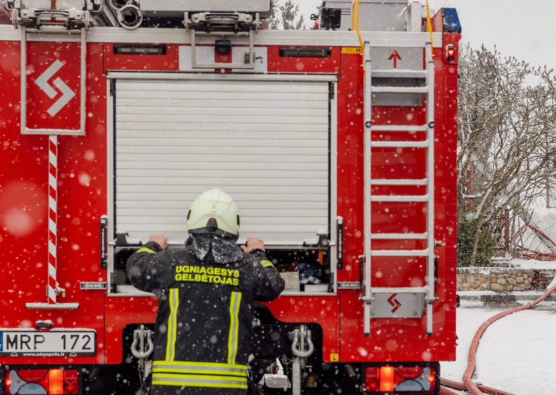 Užgesinus gaisrą name, jame rastas mirusios moters kūnas