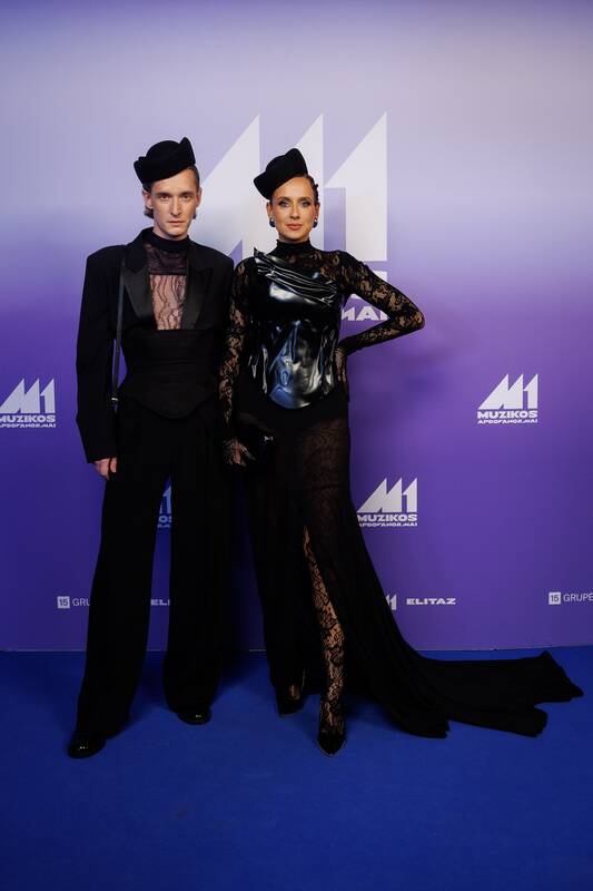 M1 muzikos apdovanojimų mėlyno kilimo svečiai