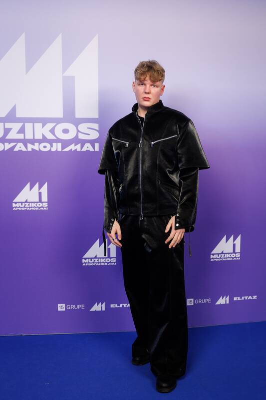 M1 muzikos apdovanojimų mėlyno kilimo svečiai