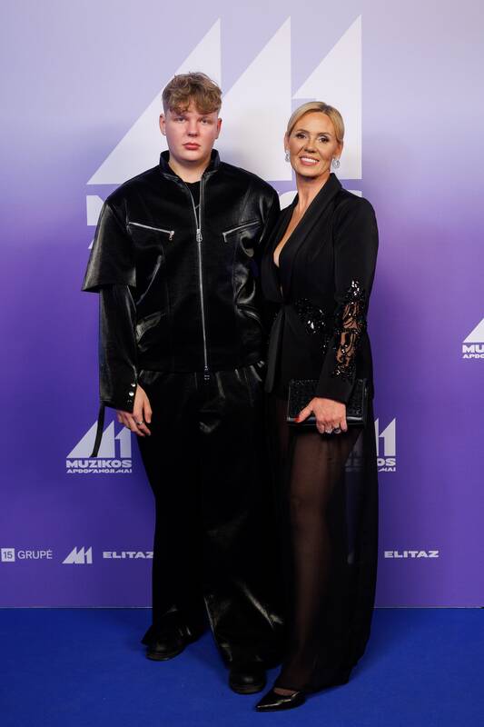 M1 muzikos apdovanojimų mėlyno kilimo svečiai