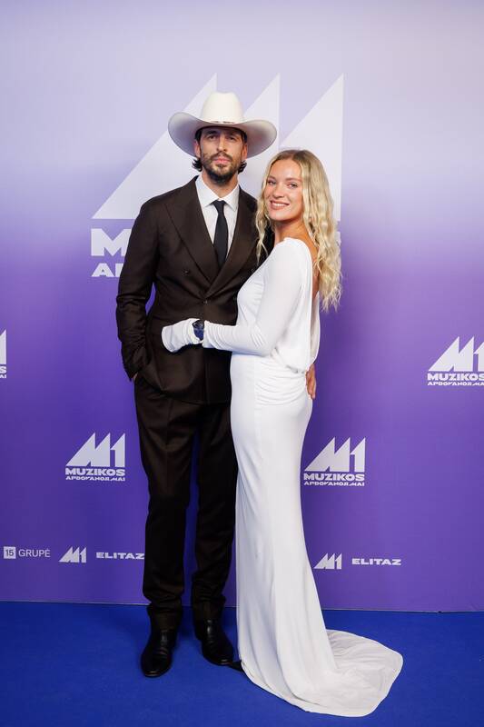 M1 muzikos apdovanojimų mėlyno kilimo svečiai