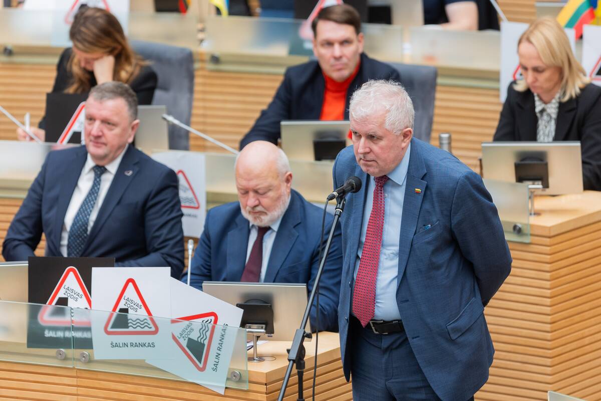 Opozicija paliko Seimo salę