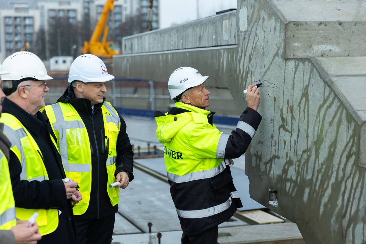 Spaudos konferencija nacionalinio stadiono statybvietėje
