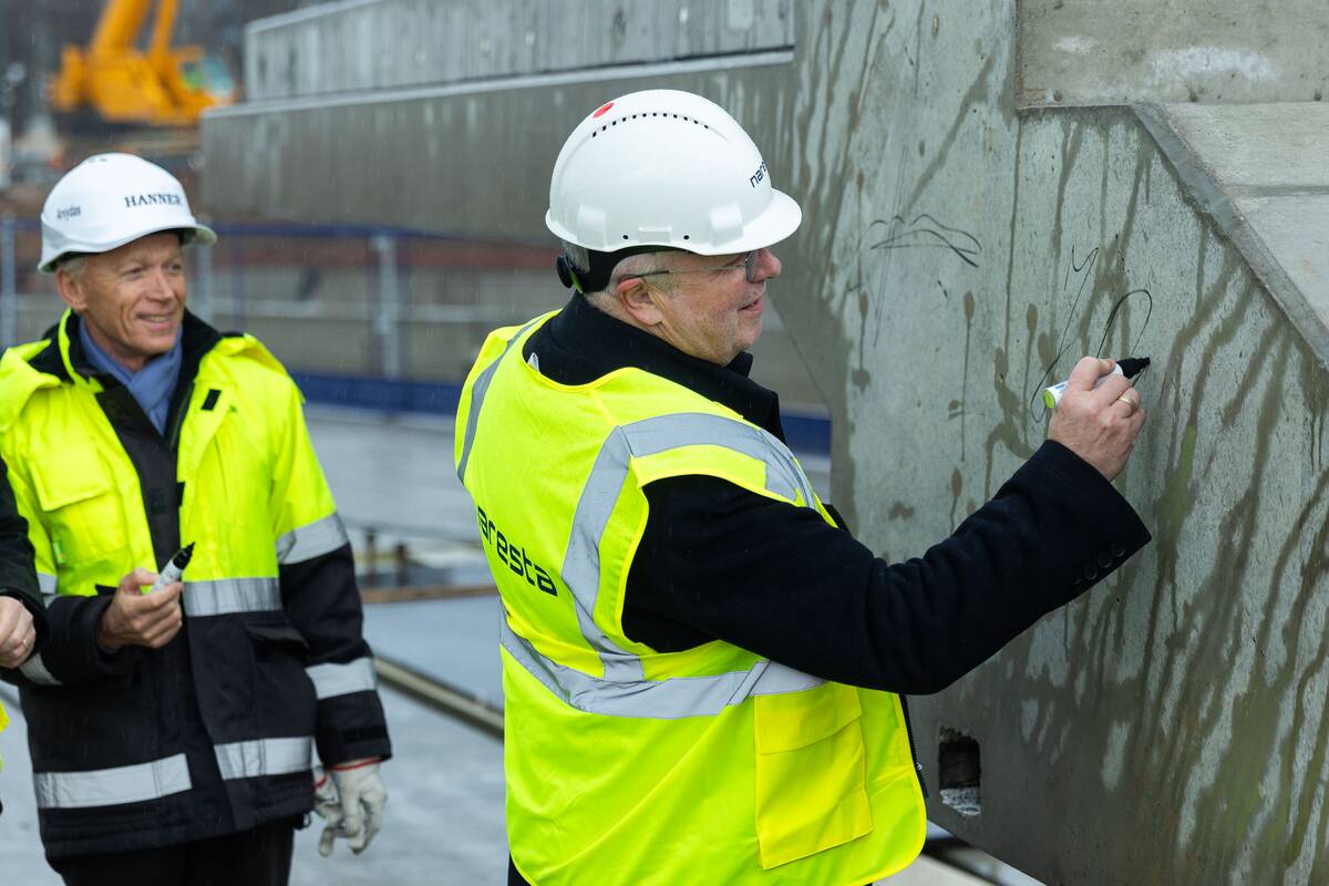 Spaudos konferencija nacionalinio stadiono statybvietėje