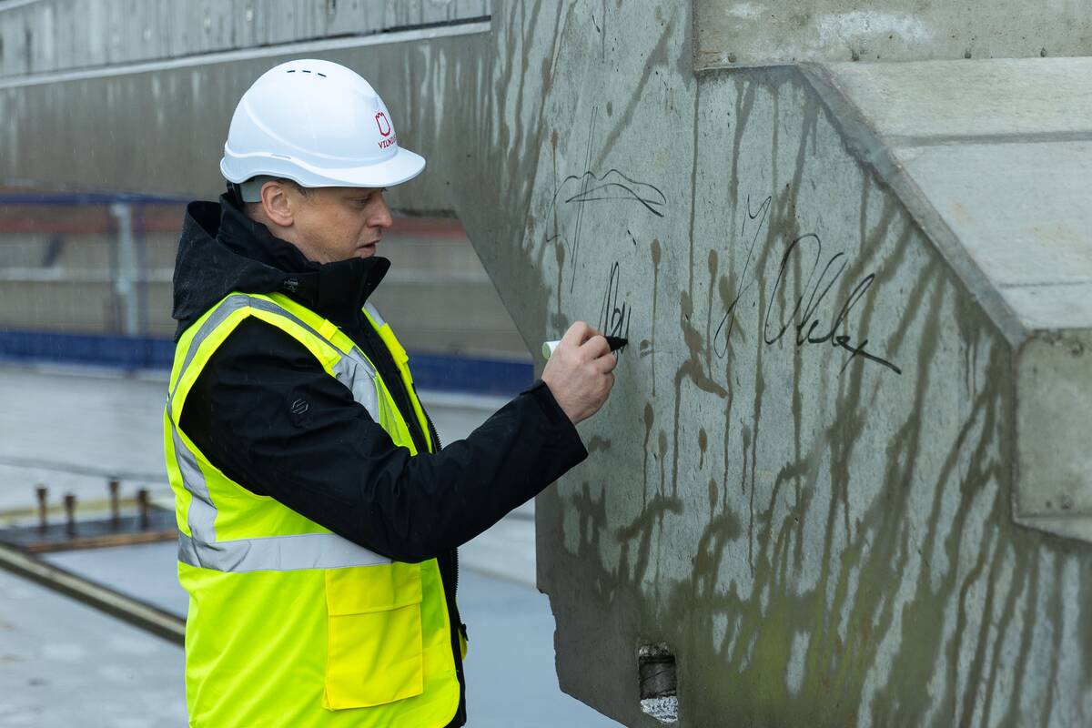 Spaudos konferencija nacionalinio stadiono statybvietėje