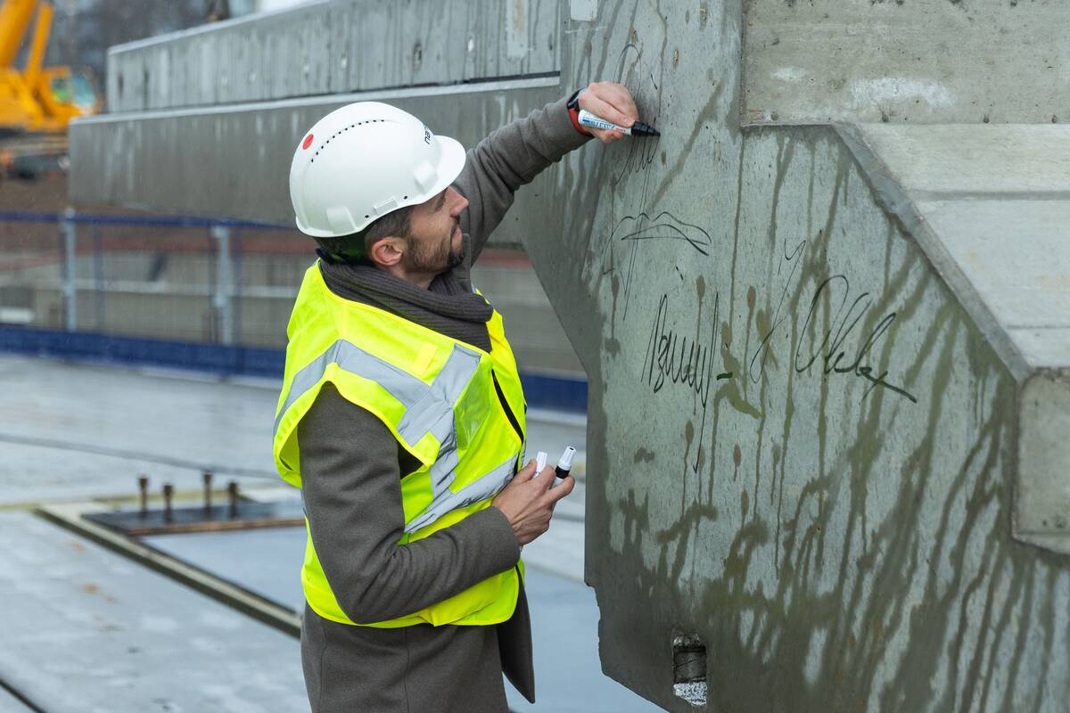 Spaudos konferencija nacionalinio stadiono statybvietėje