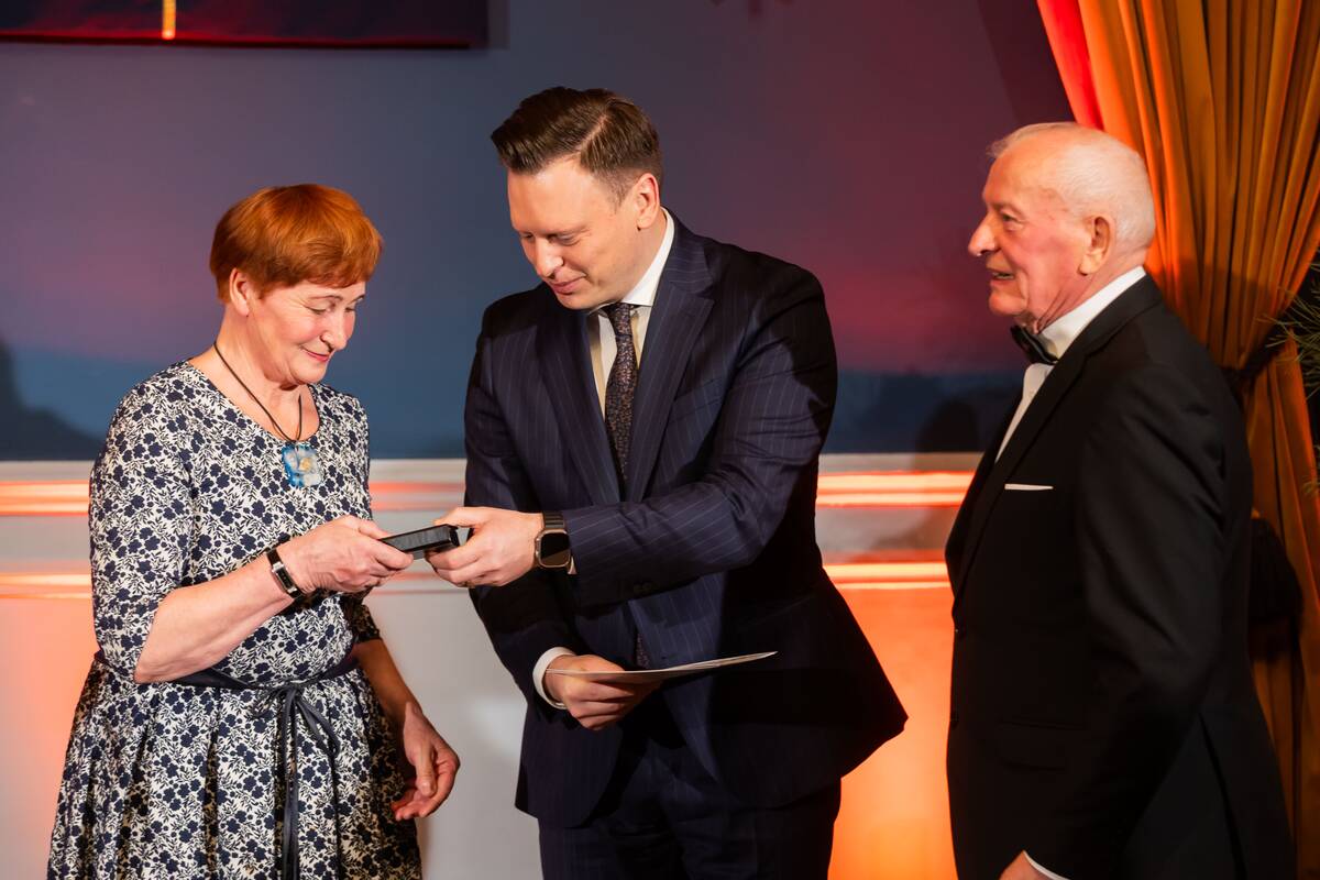 Pasveikintos poros, švenčiančios jubiliejines santuokų sukaktis