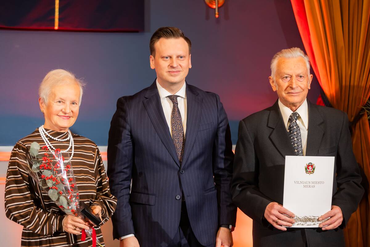 Pasveikintos poros, švenčiančios jubiliejines santuokų sukaktis