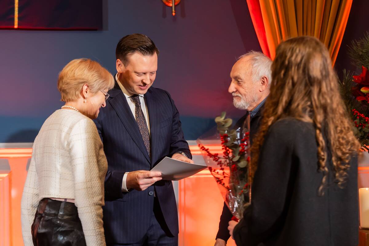 Pasveikintos poros, švenčiančios jubiliejines santuokų sukaktis