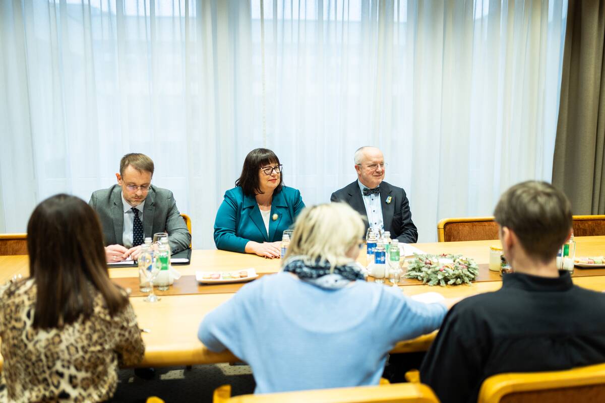 Seimo pirmininkas susitiko su protesto iniciatyvine grupe