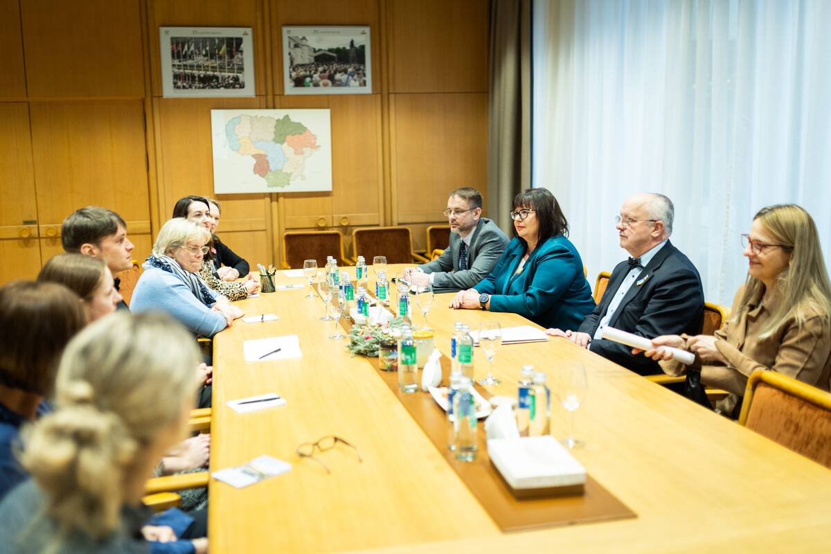 Seimo pirmininkas susitiko su protesto iniciatyvine grupe