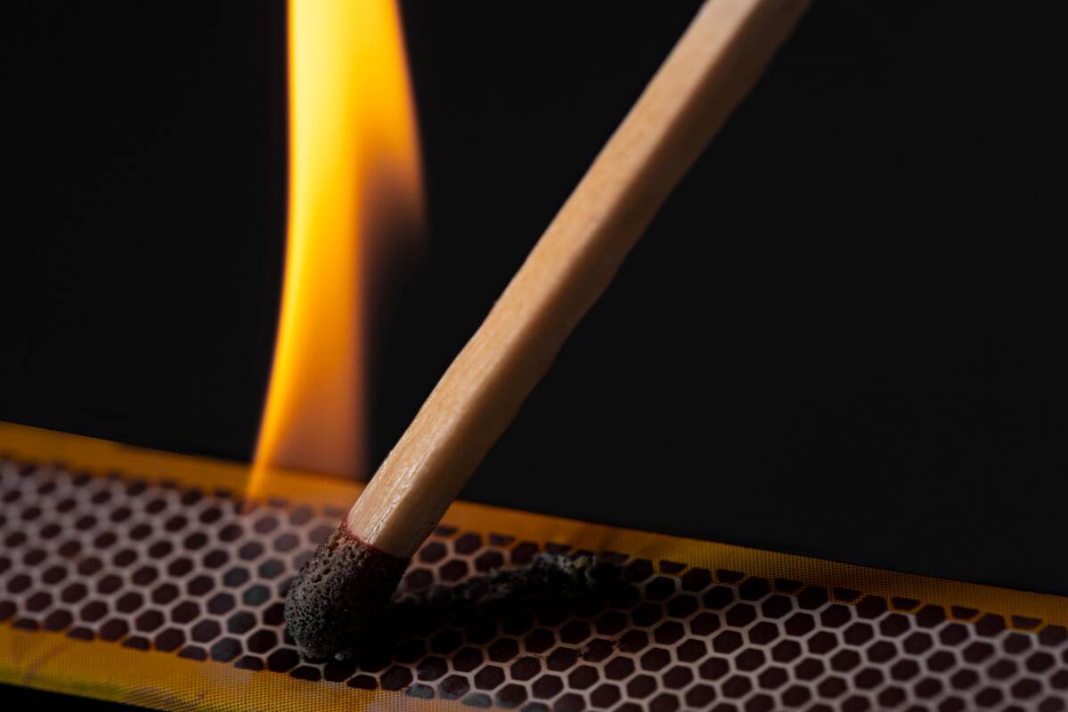 Name – gaisras: padegtos buto durys ir kilimėlis