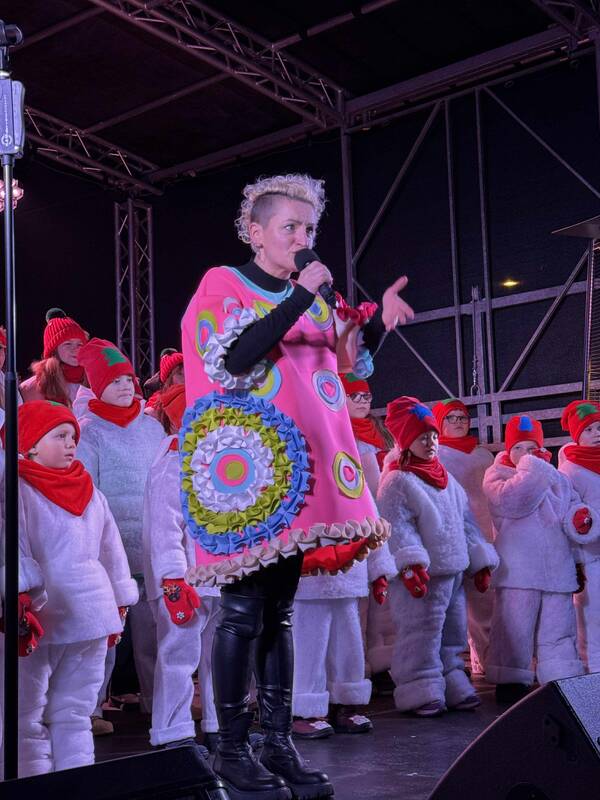 Šakiuose sužibo Kalėdų eglė