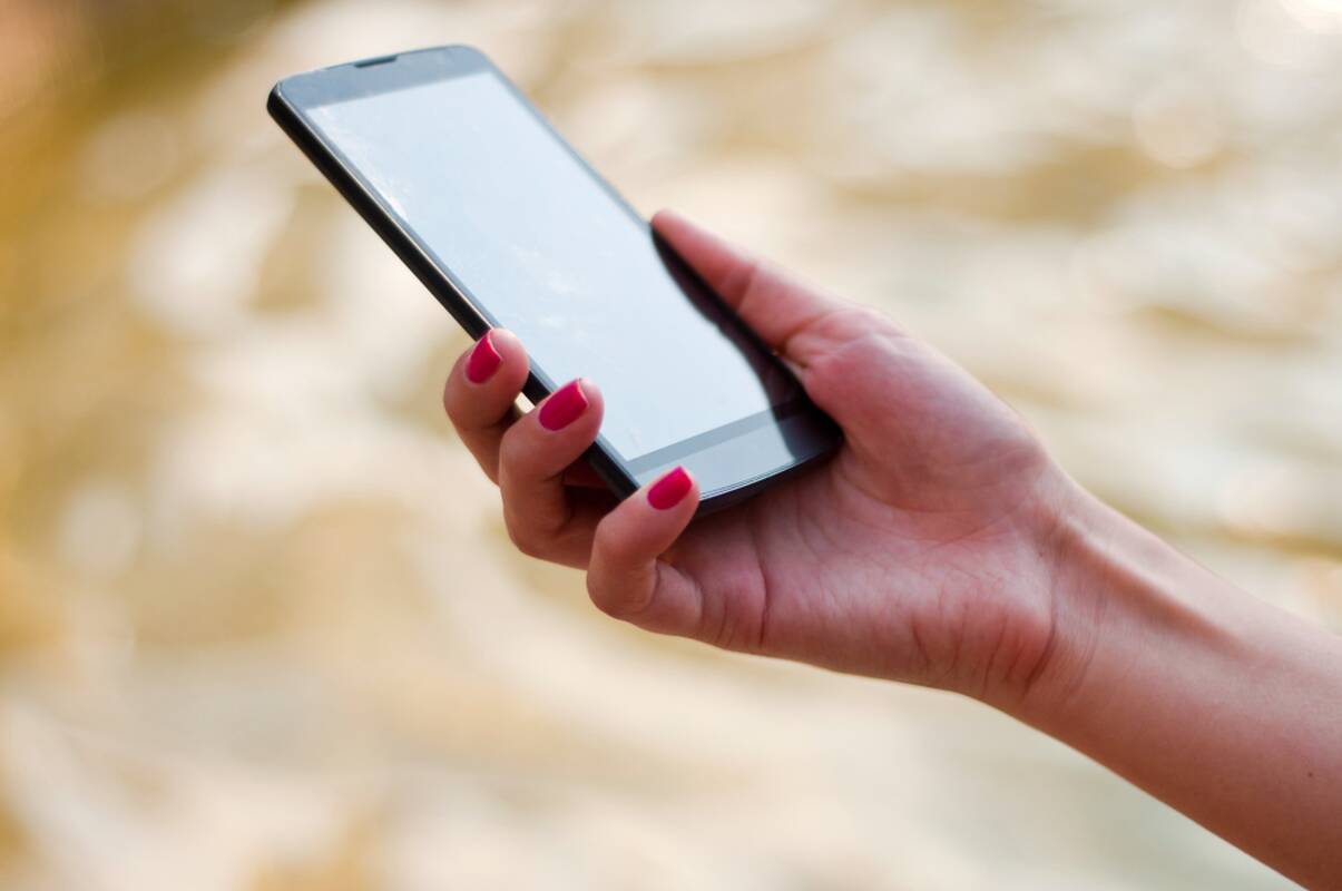 Daugybę kartų teista sukčių porelė – vėl teisiamųjų suole