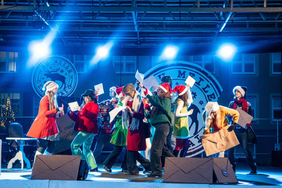 Lazdijuose įžiebta Kalėdų eglutė