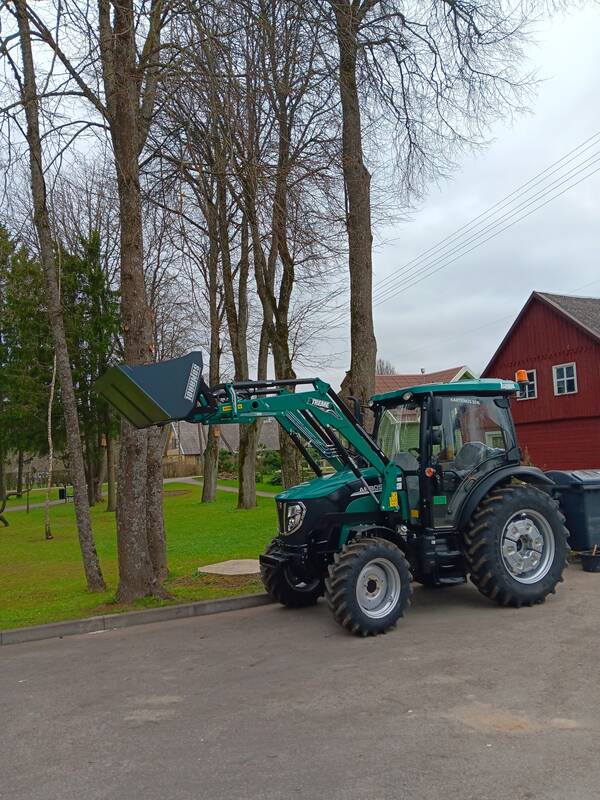 Seniūnija įsigijo naują traktorių