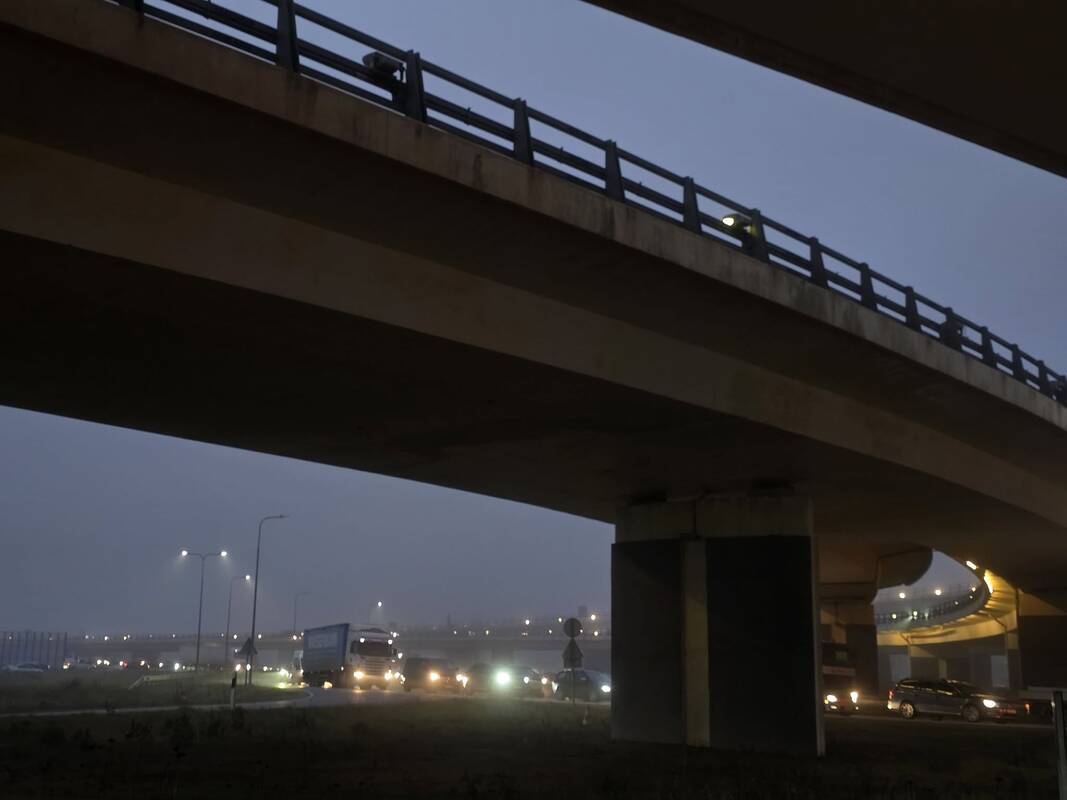 Vairuotojai ir vėl įstrigę Jakų žiedinėje sankryžoje