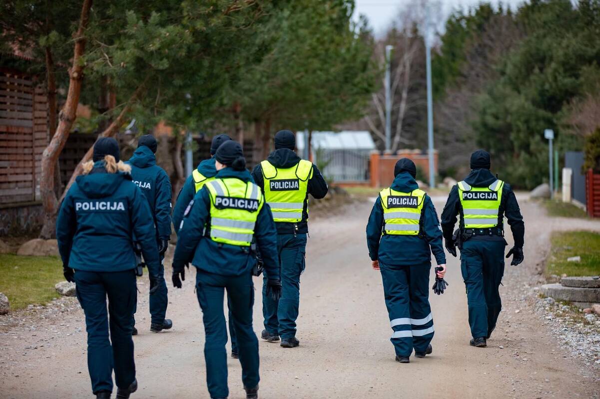 Apie dingusią senjorę policijos pareigūnams pranešė budrūs kaimynai